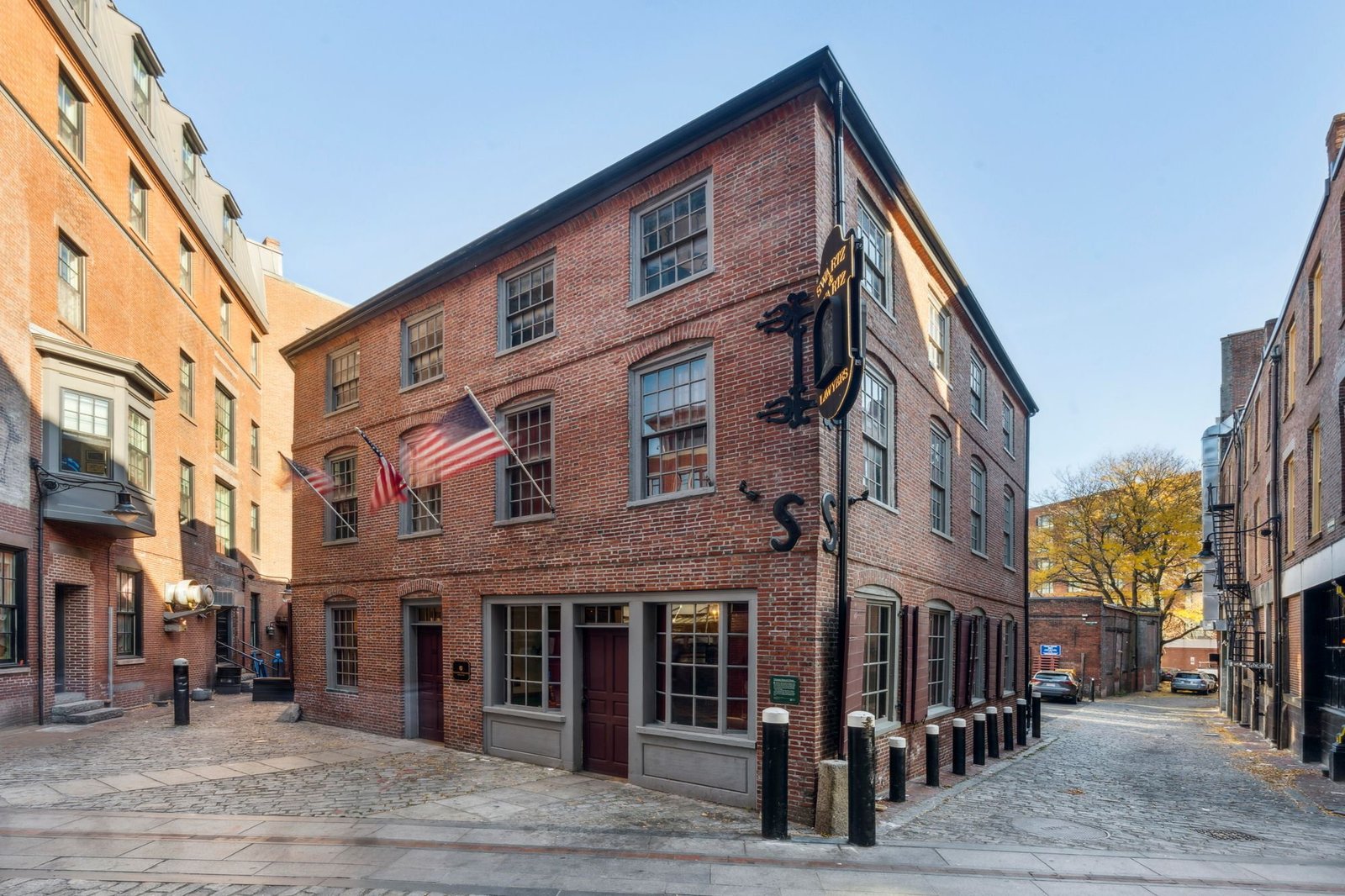 You are currently viewing 250-Year-Old Home Built by US Founding Father Hits the Market in Boston