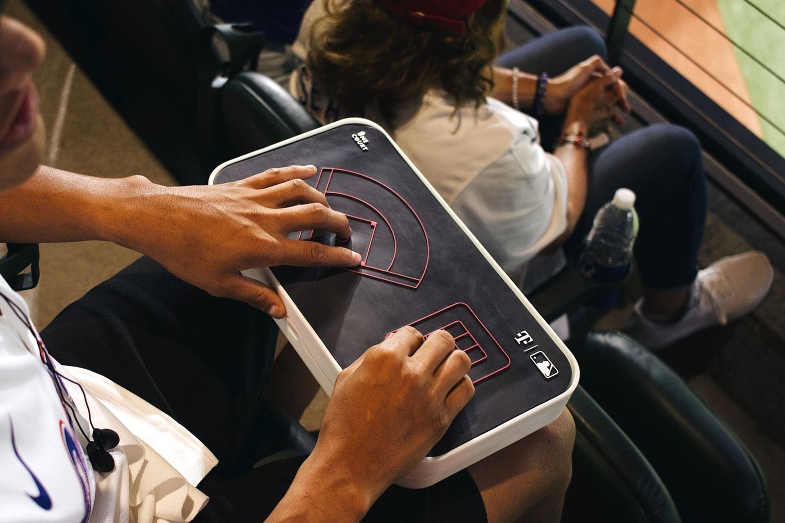 You are currently viewing Like “Braille for Sports,” This Handheld Tool Lets Blind Fans Watch a Game Through Their Fingers