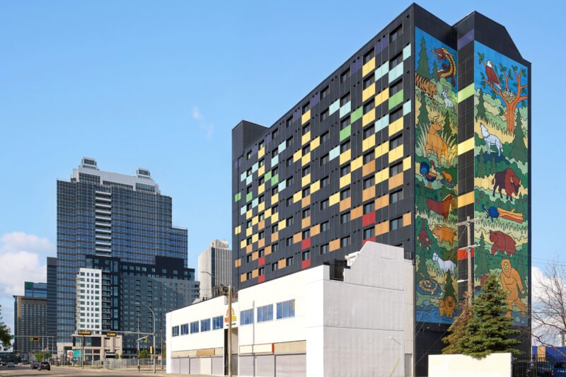 Read more about the article Canada Is Home to the World’s Largest Solar Panel Mural: “A Bold Vision for the Future”