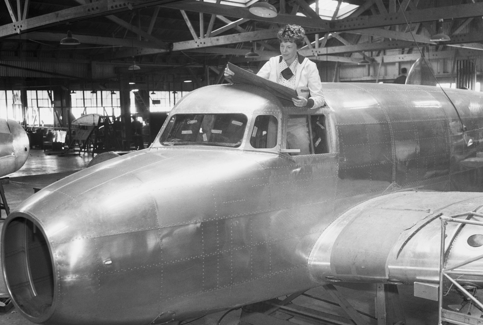 You are currently viewing New Amelia Earhart Investigation Aims to Find Her Lost Plane on a Remote Pacific Island