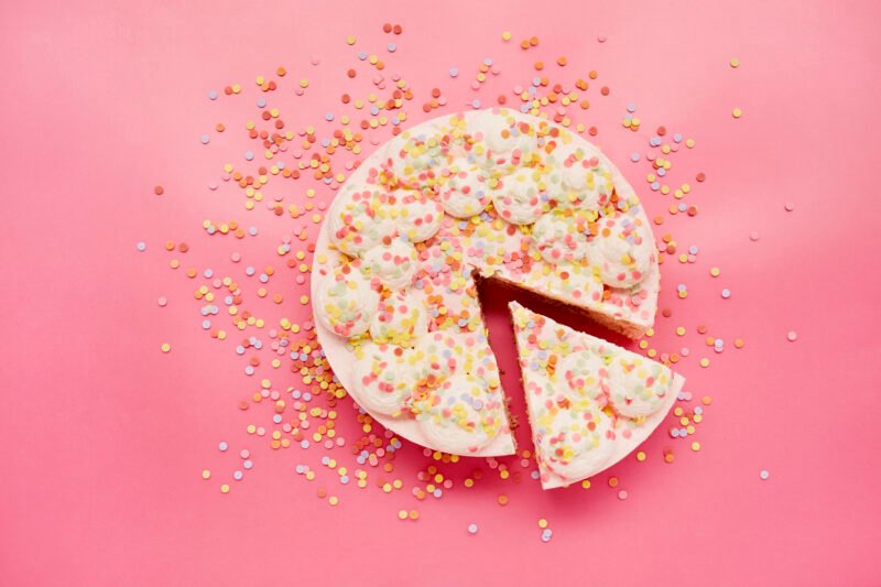 Read more about the article High School Seniors Are Decorating Cakes After Being Rejected From Colleges — Here’s Why