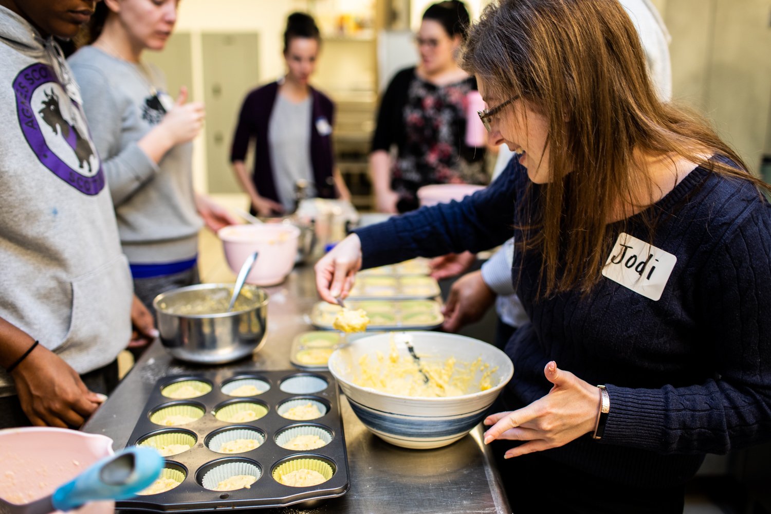 You are currently viewing “The Muffin Is a Metaphor for Kindness”: National Movement Rallies Volunteers to Bake Muffins for Homeless People