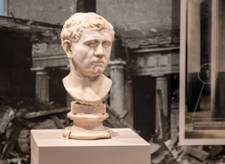 Read more about the article An “Extraordinary” 2,000-Year-Old Roman Statue Is Found at a Goodwill in Texas