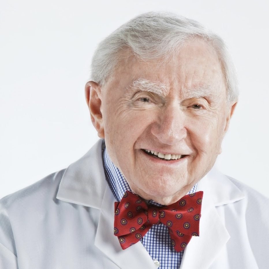 You are currently viewing Meet the World’s Oldest Practicing Physician: At 100, Dr. Howard Tucker Shows No Signs of Slowing Down