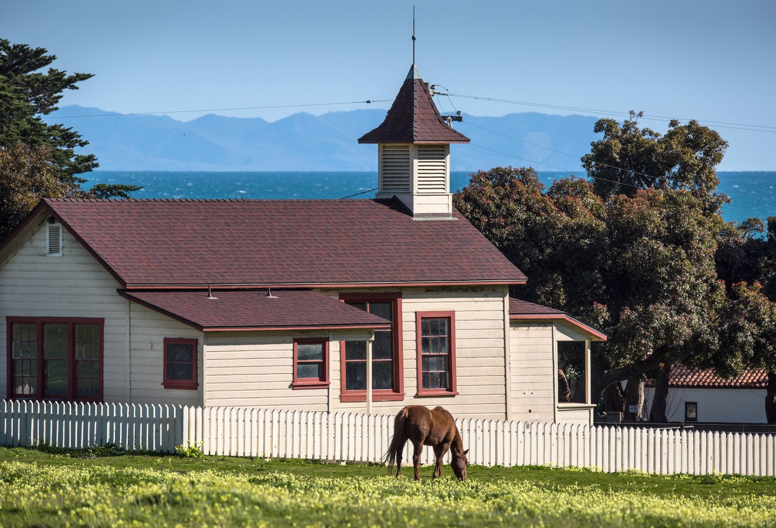 You are currently viewing English Classroom-Turned-Kitchen? Schools You Can Live in Are for Sale Across the US