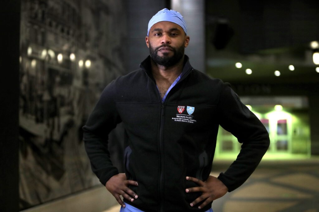 You are currently viewing Meet the NFL Player-Turned-Neurosurgeon