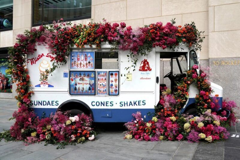 Read more about the article These Floral Artists Are Brightening the World, One Petal at a Time