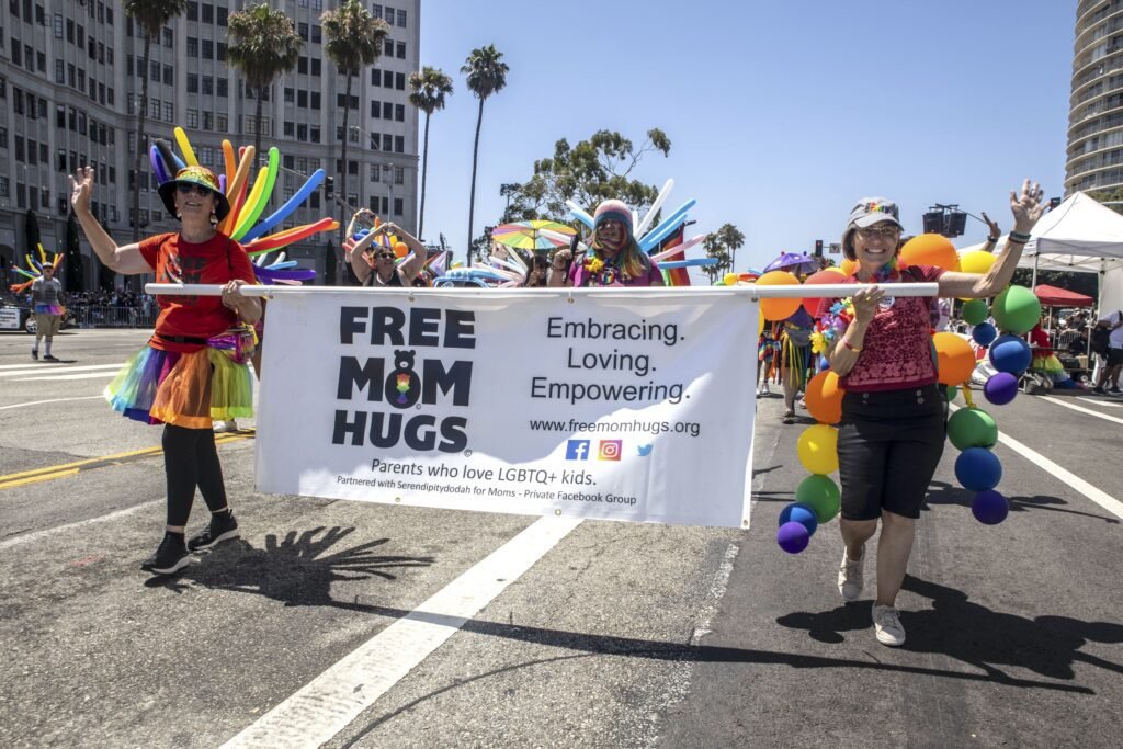 You are currently viewing Free Mom Hugs: The Organization Spreading Parental Love Throughout the LGBTQ+ Community