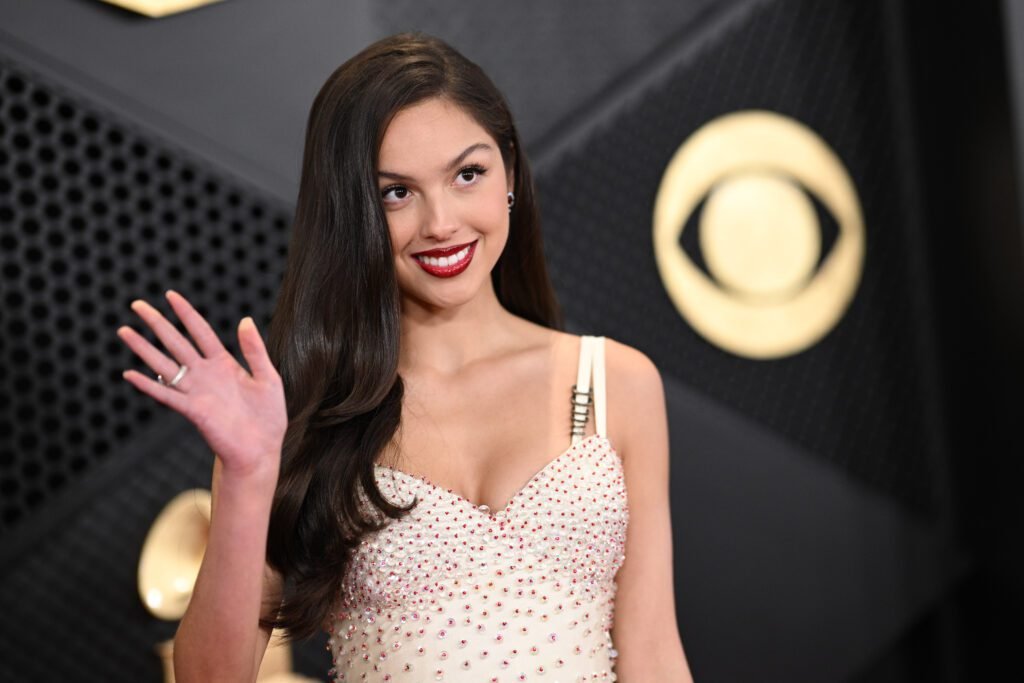 You are currently viewing The Side Part Is Back: How Changing Hairstyles Benefits Your Locks, Plus Other Hair Health Tips