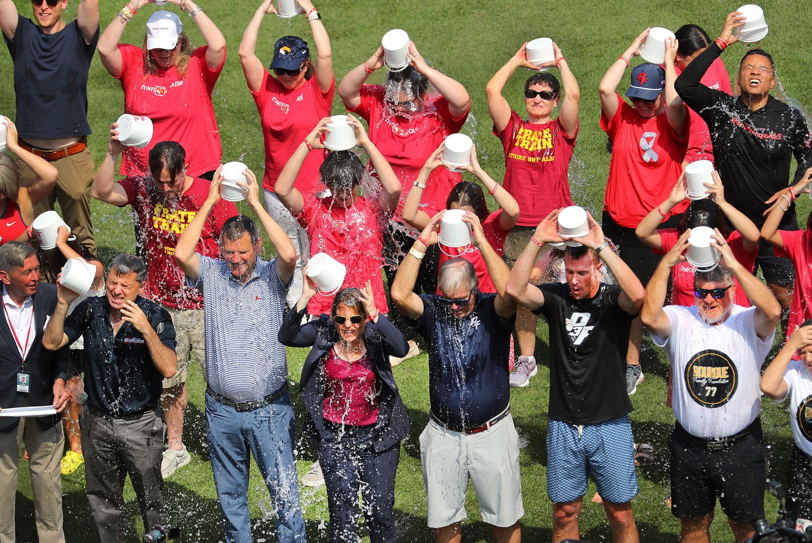 You are currently viewing The Ice Bucket Challenge Is Back — This Time, for a Different Cause