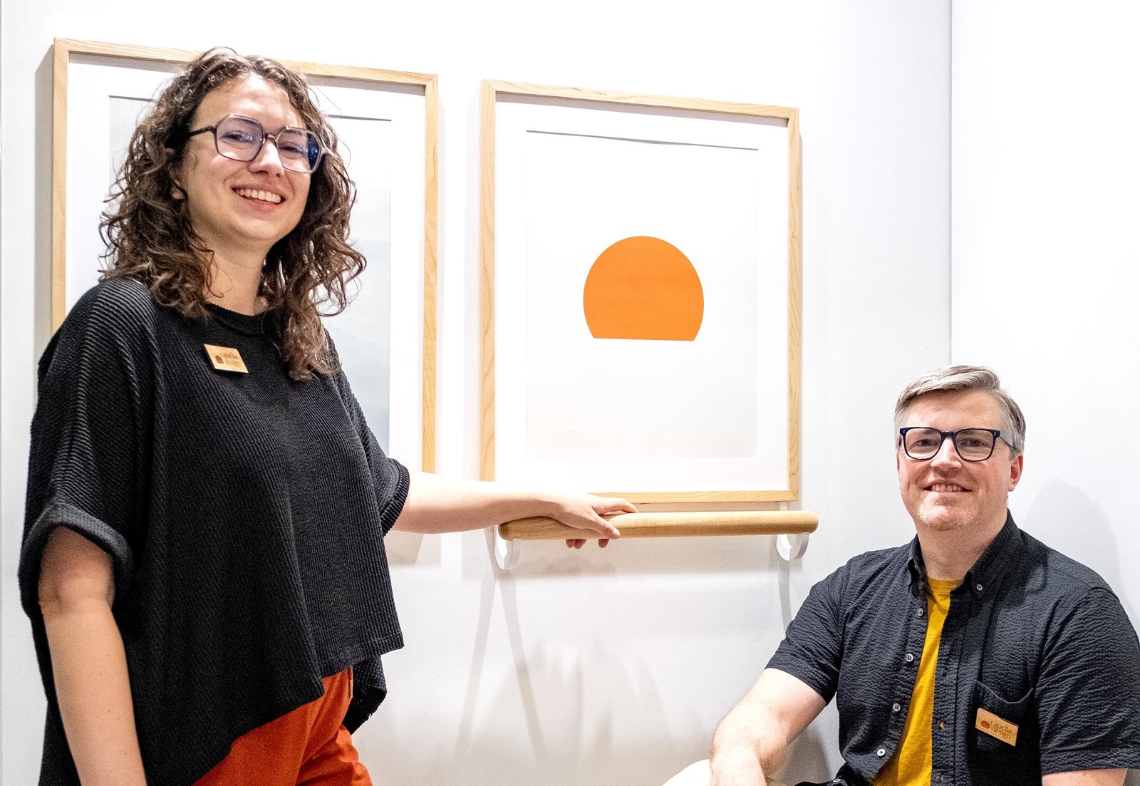 You are currently viewing This Viral Grab Bar Doubles as an Art Frame: How Personal Experience Inspired the Mobility Device