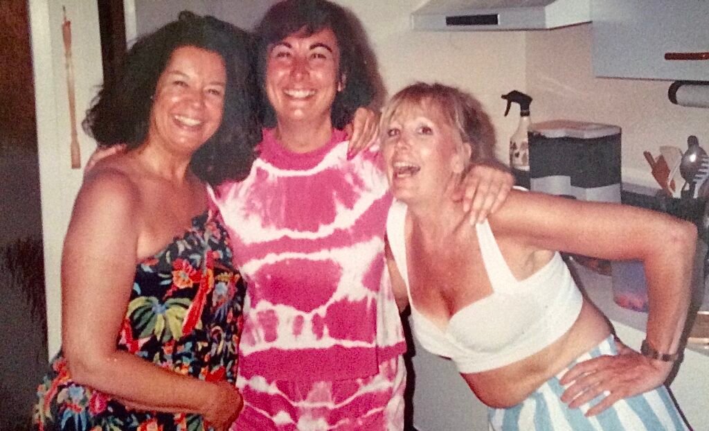 You are currently viewing Woman’s Viral Essay on Helping Her “Vivacious” Mom, 81, Make Friends Is Becoming TV Series: Inside the Story