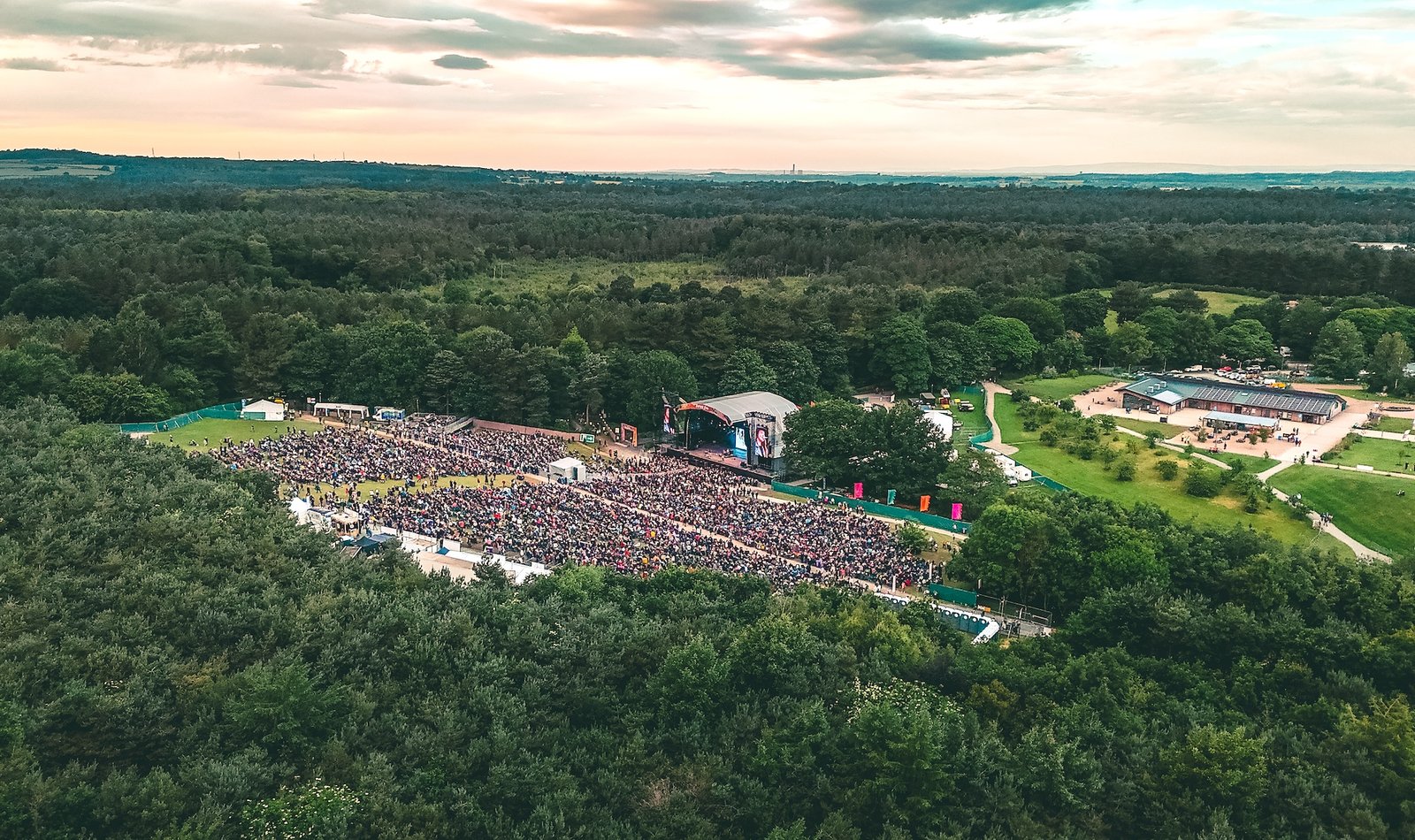 You are currently viewing UK Festival Raises Awareness for Nature With Incredible Forest Concerts