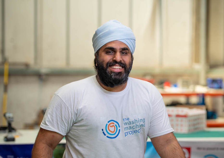 You are currently viewing Meet the Engineer Creating Off-Grid Manual Washing Machines That Empower Low-Income Communities