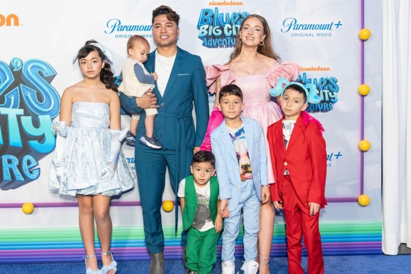 Read more about the article A Dad Turned His Hobby Designing Magical Costumes Into a Career: “I Want My Kids to Know Dreams Can Provide”