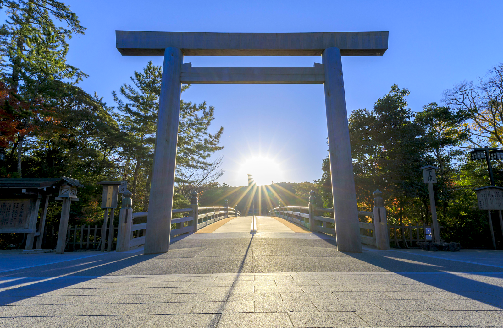 You are currently viewing In a Sacred Japanese Ritual, This Ancient Shinto Shrine Is Destroyed and Rebuilt Every 20 Years