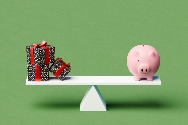 Read more about the article The Holiday Season Countdown Is on: 14 Ways to Save and Not Break Your Budget