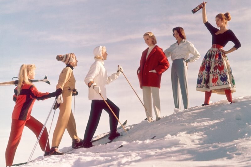 Read more about the article From Wool to Onesies: How the Coolest Styles in Skiwear Have Evolved Over the Decades