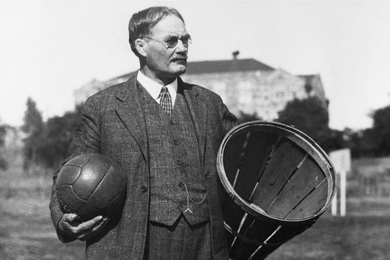 You are currently viewing This Gym Teacher Invented Basketball on a Challenge by His Boss