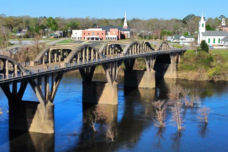Read more about the article After a Tornado Hit, This Small Alabama Town Got a Mega HGTV Makeover: “It Helped Put Us on the Map”