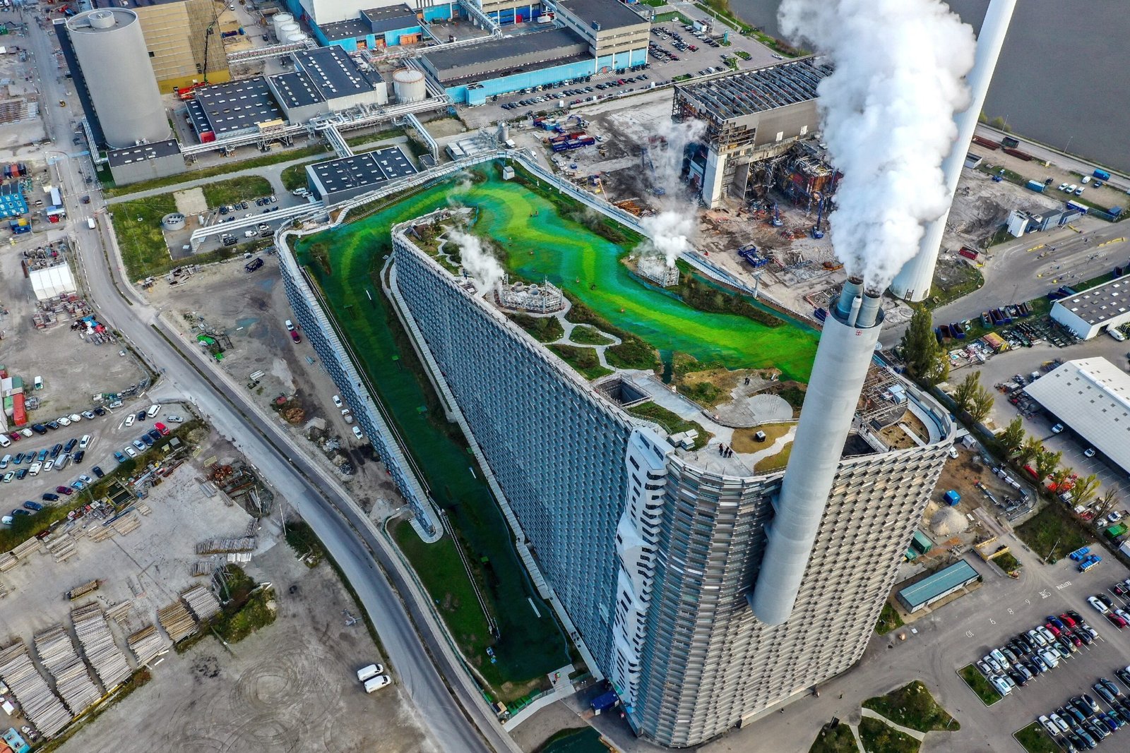 You are currently viewing You Can Go Skiing on the Roof of a Renewable Power Plant in Mountainless Denmark