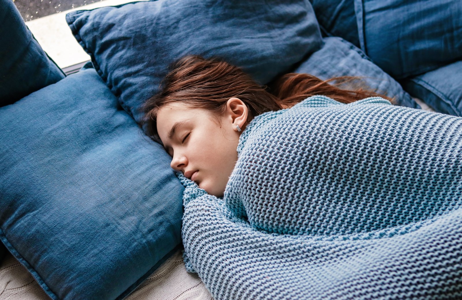 You are currently viewing Let Them Snooze: Teens Should Sleep In on Weekends — It May Boost Their Mental Health, Study Suggests