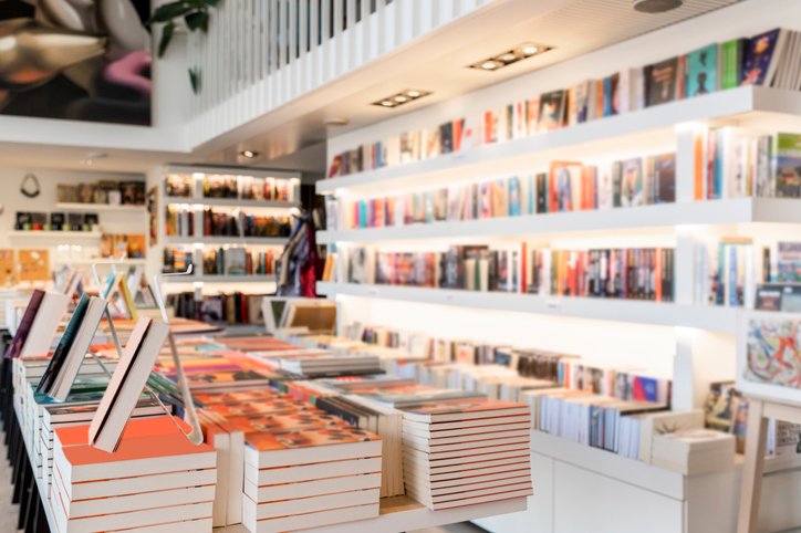 Read more about the article Independent Bookstores in US Are Thriving and Diversifying Post-Pandemic￼