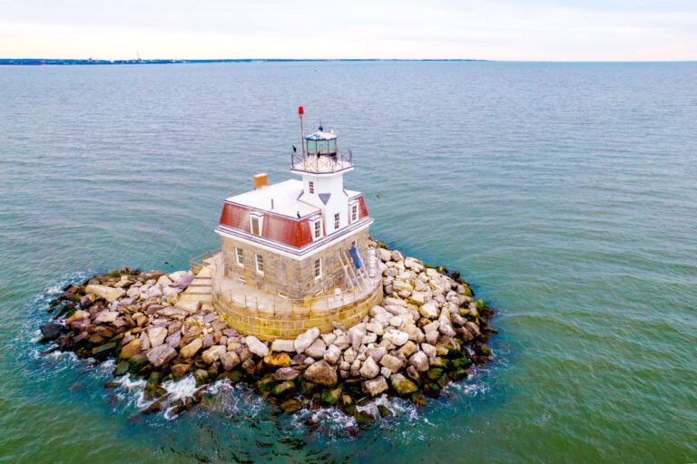 Read more about the article The US Is Giving Away Lighthouses for Free — And You Have GPS to Thank