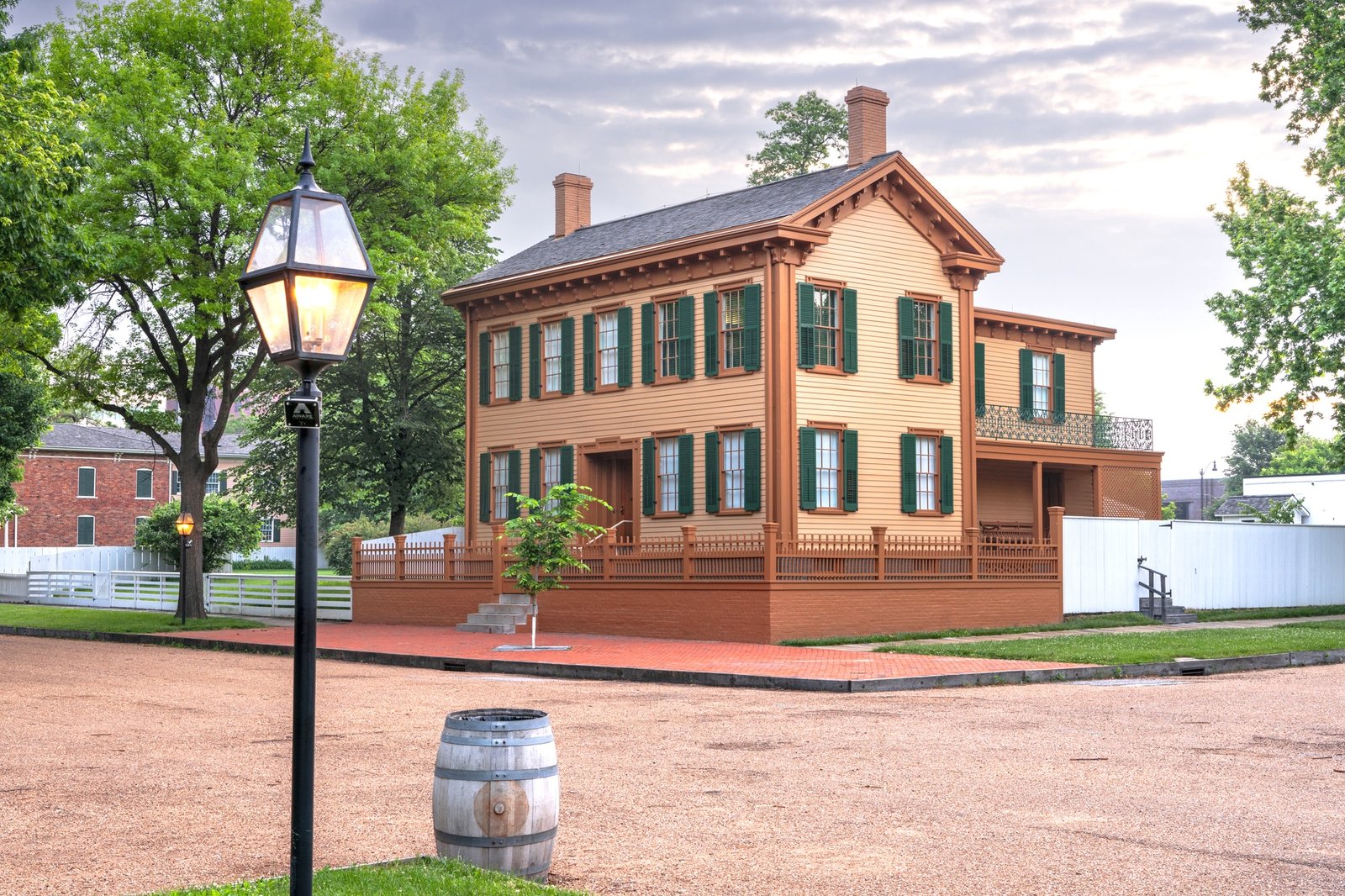 You are currently viewing 9 Historical Figures’ Homes You Can Tour Virtually or in Person — From Judy Garland’s to Albert Einstein’s