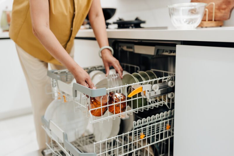 Read more about the article An 1800s Socialite Invented the Dishwasher — Plus 2 Other Lesser-Known Inventors Who Shaped Our Modern World