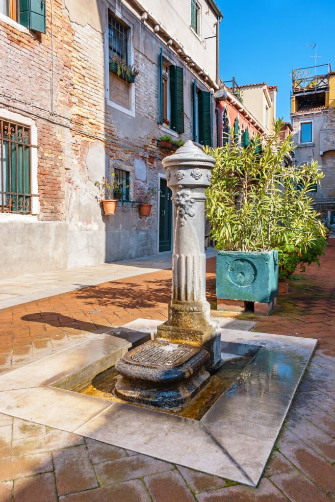 You are currently viewing Venice Is Encouraging Tourists to Drink From Its Fountains in Effort to Cut Down on Plastic Waste