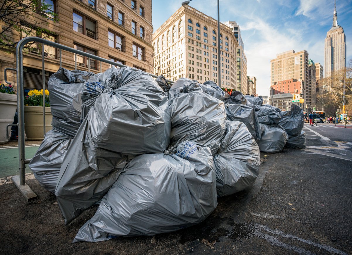 You are currently viewing How New York City Is Hoping to Finally Combat Sidewalk Trash Problem