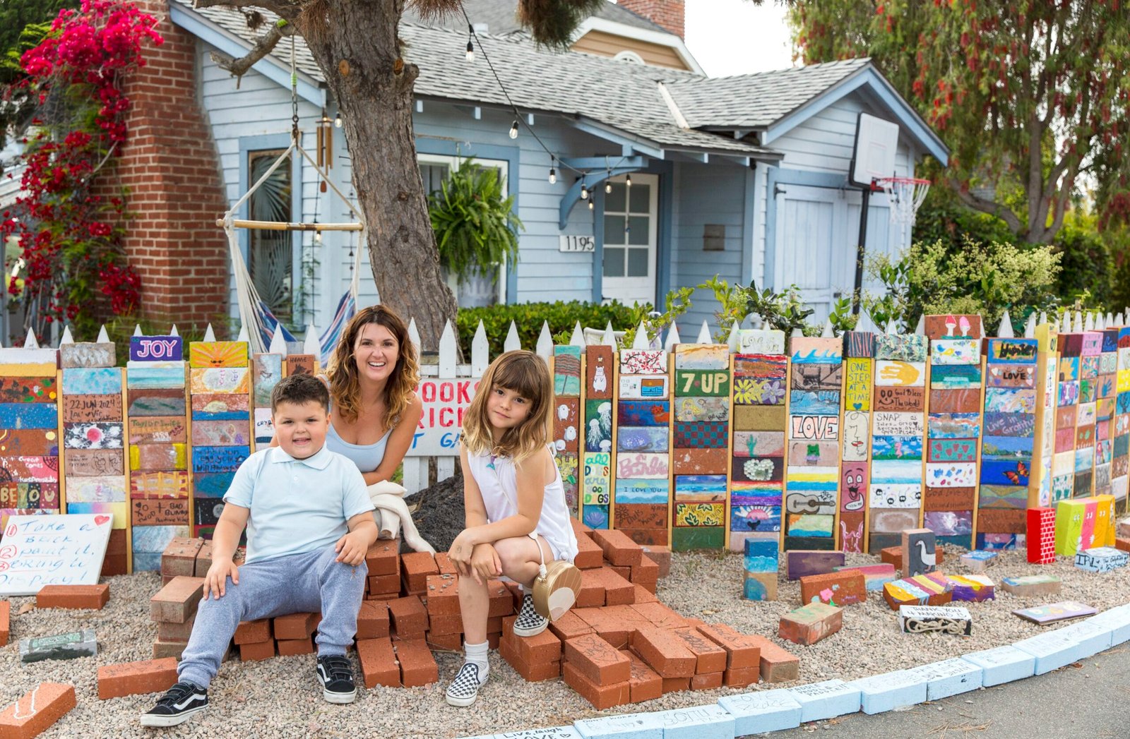 You are currently viewing Brick by Brick, a DIY Art Gallery on the SoCal Coast Is Spreading Joy
