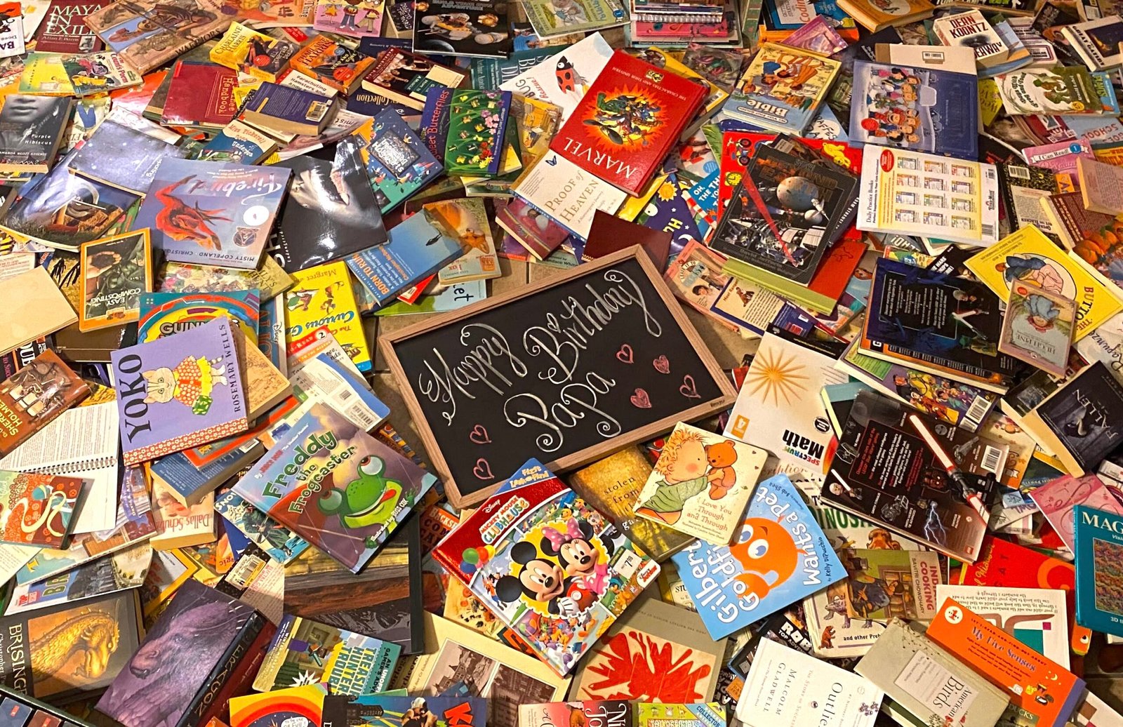 You are currently viewing Teen Donates Books to Children With Cancer Following Her Own Father’s Diagnosis